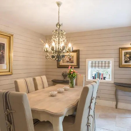 Sleeps 10 Wifi * Courcerac